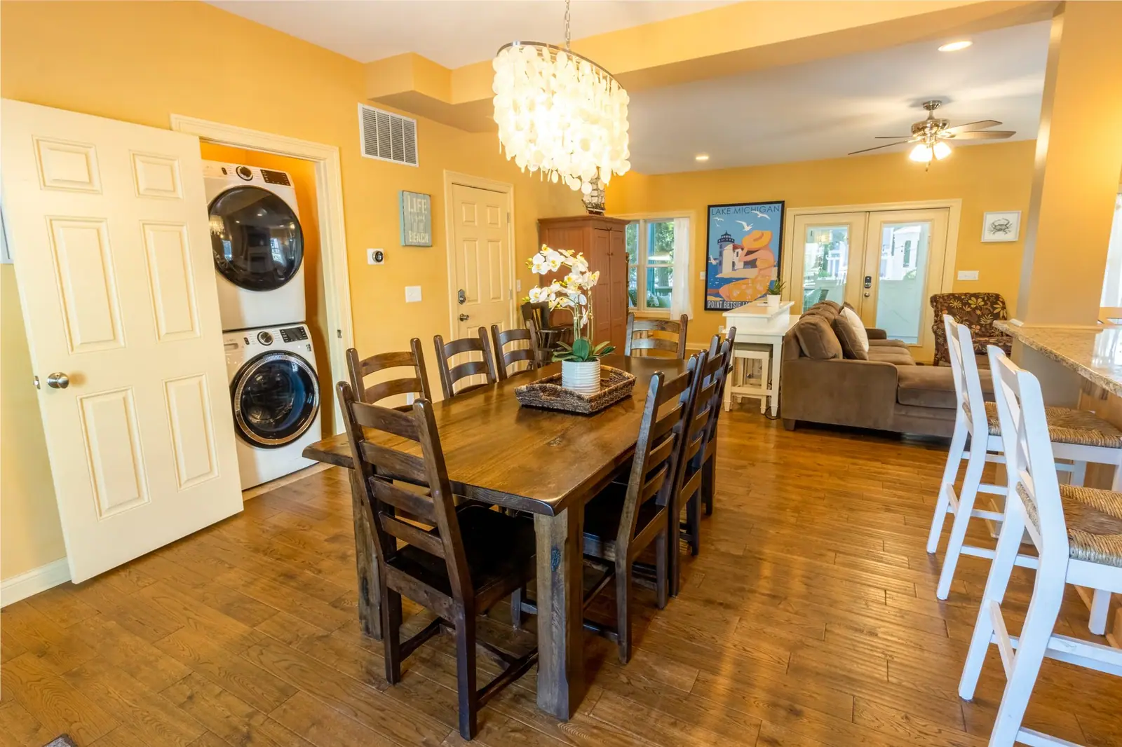Dining area with a full-size stacked washer and dryer tucked beside it